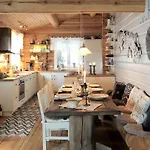 4 Bedroom Beautiful In Prázdninový dům *