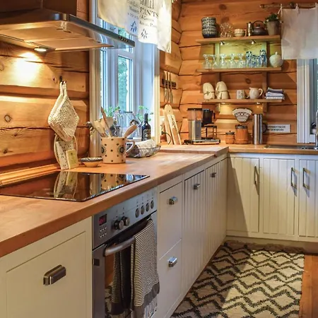 Дом отдыха 4 Bedroom Beautiful In *