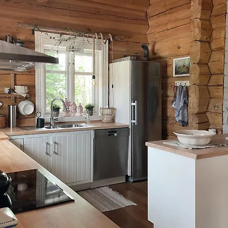4 Bedroom Beautiful In Vakantiehuis