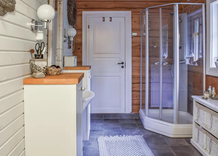 4 Bedroom Beautiful In Svarstad (Vestfold)