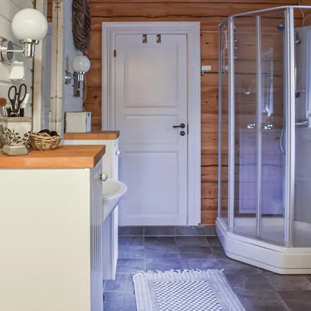 4 Bedroom Beautiful In Svarstad (Vestfold)